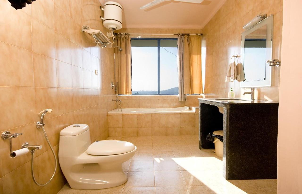 Amazing Hilltop 4 Bhk Villa With Private Pool Near كاندولِم المظهر الخارجي الصورة